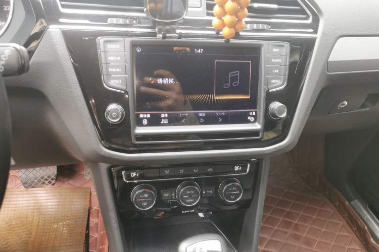 Used Volkswagen Tiguan L 2017 330TSI Automatic Two-Wheel Drive Comfort Edition Audio And AC Panel