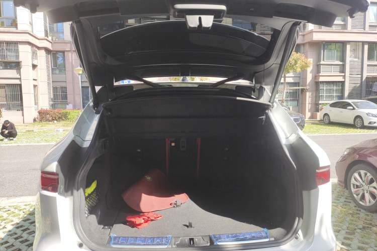 Used Jaguar F-PACE 2024 P250 R-Dynamic SE Trunk