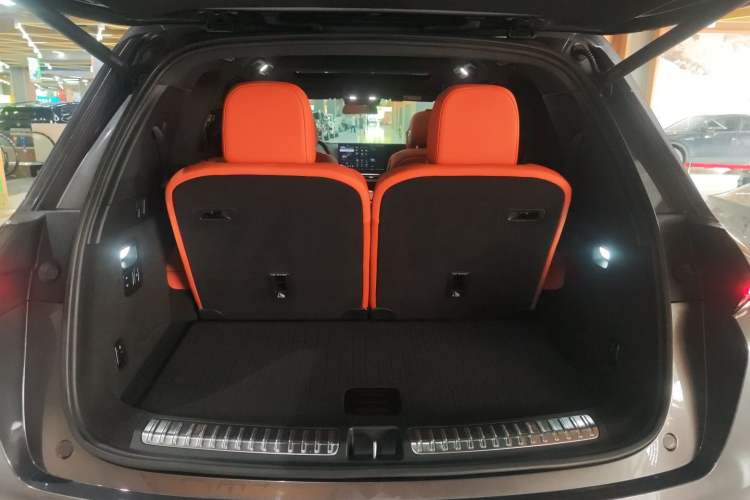 Used Li Auto L8 2024 Pro Model Trunk