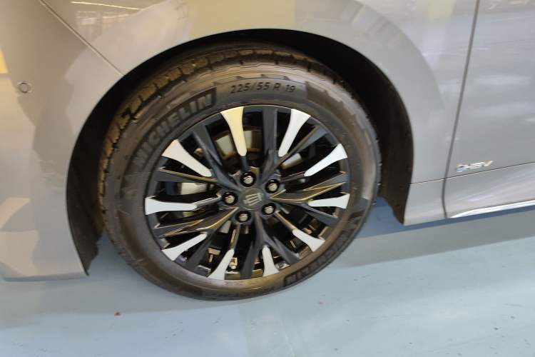 Used Toyota Vellfire 2024 Crown Dual-Engine 2.5L Supreme Executive Edition Exterior 4