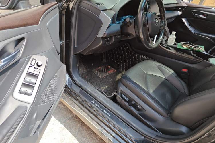 Used Toyota Avalon 2019 2.0L XLE Premium Edition China VI Driver Seat