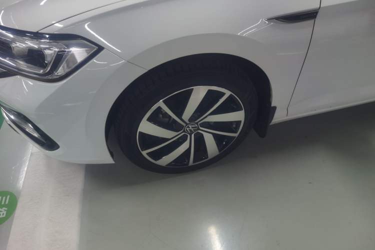 Used Volkswagen Sagitar 2023 300TSI DSG Excellence Edition Left Front Wheel Hub