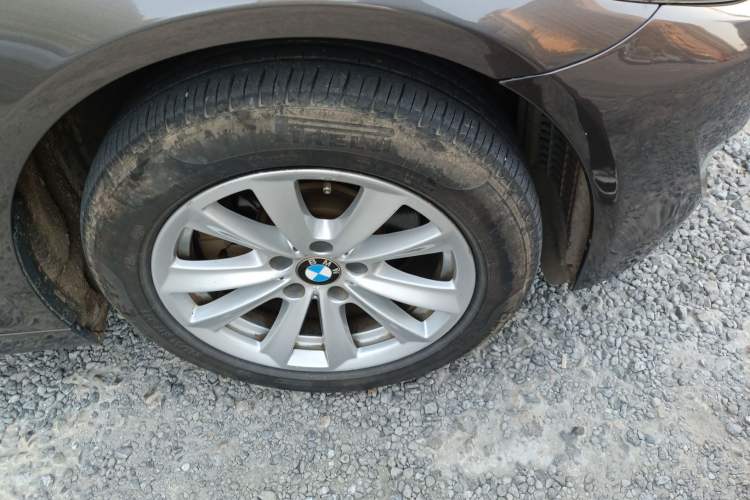 Used BMW 5 Series 2013 525Li Leading Model
