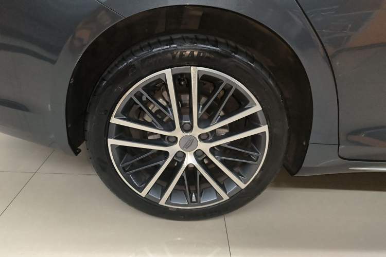 Used Geely Auto Preface 2021 2.0TD Luxury+ Version Right Rear Wheel Hub