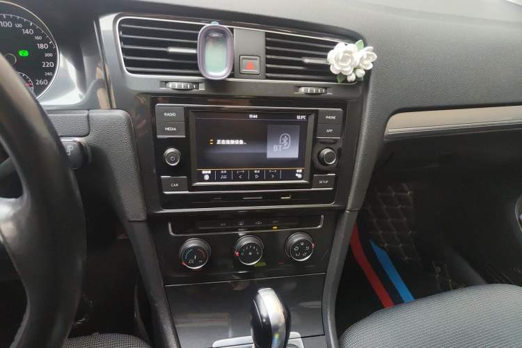 Used Volkswagen Golf 2018 230TSI Automatic Comfort Model Audio And AC Panel