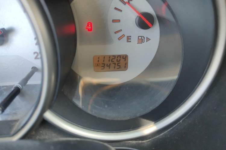 Used Nissan Livina 2010 Jingrui Edition 1.6L Manual Standard Model Odometer Close Up