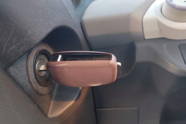 Used Chery QQ Ice Cream 2022 170km Sundae Phosphate Lithium-Ion
