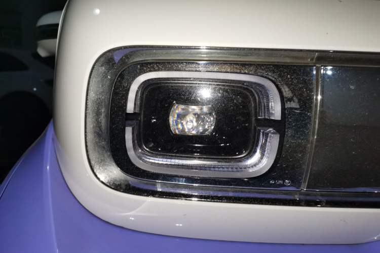 Used Baojun KiWi EV 2023 Edition Strawberry Bear Limited Edition Lithium Iron Phosphate
