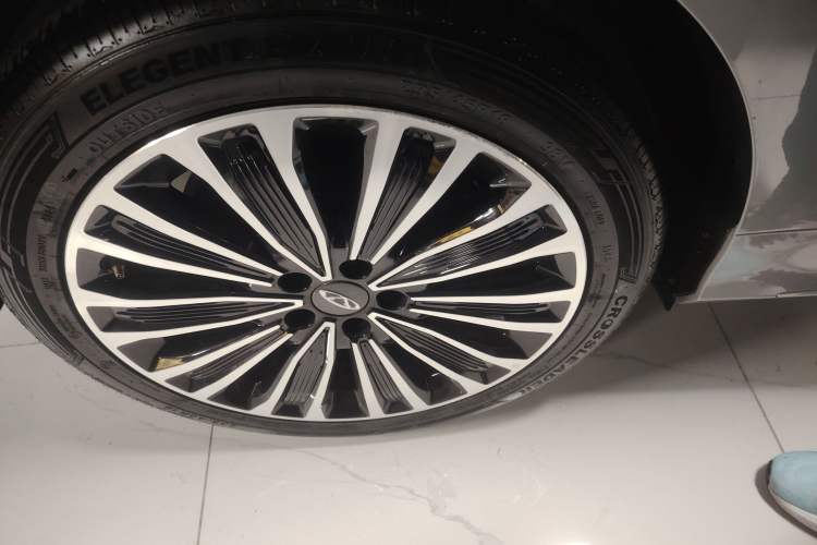 Used Chery Fengyun A8L 2025 1.5 TGDI 145 km Luxury Version Right Rear Wheel Hub