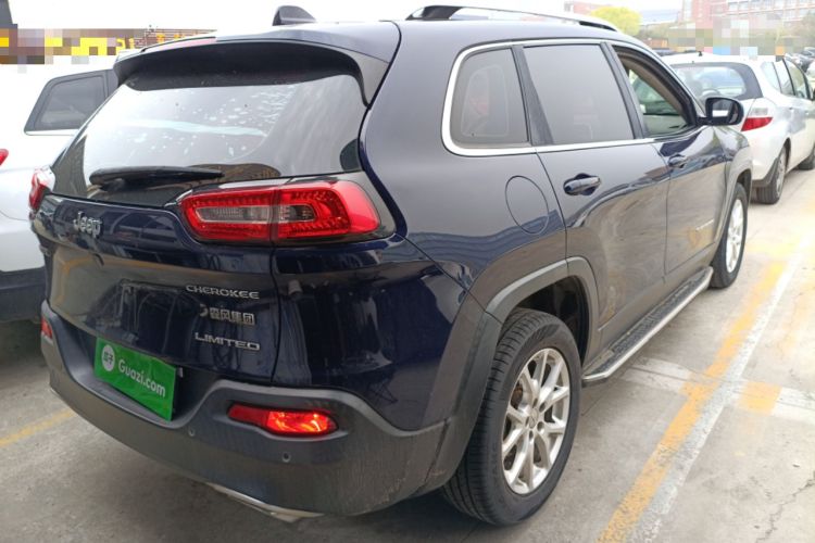 Used Jeep Cherokee 2017 2.4L Leading Edition
