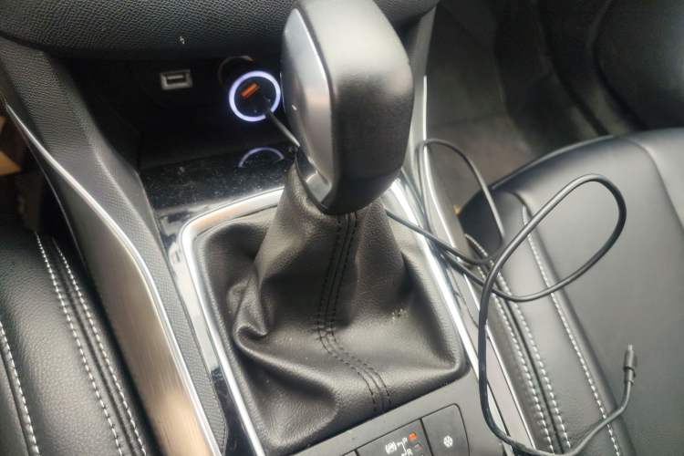 Used Peugeot 408 2016 1.6T Automatic Luxury Edition Gear Lever