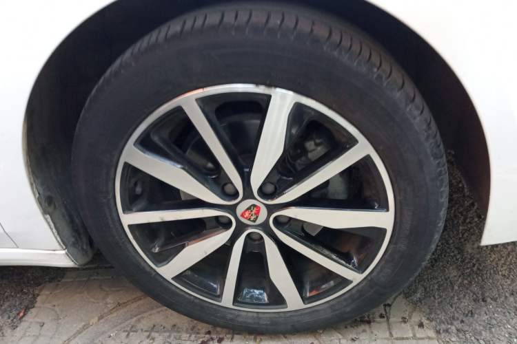 Used Roewe i6 2018 16T Automatic Flagship Edition Right Front Wheel Hub