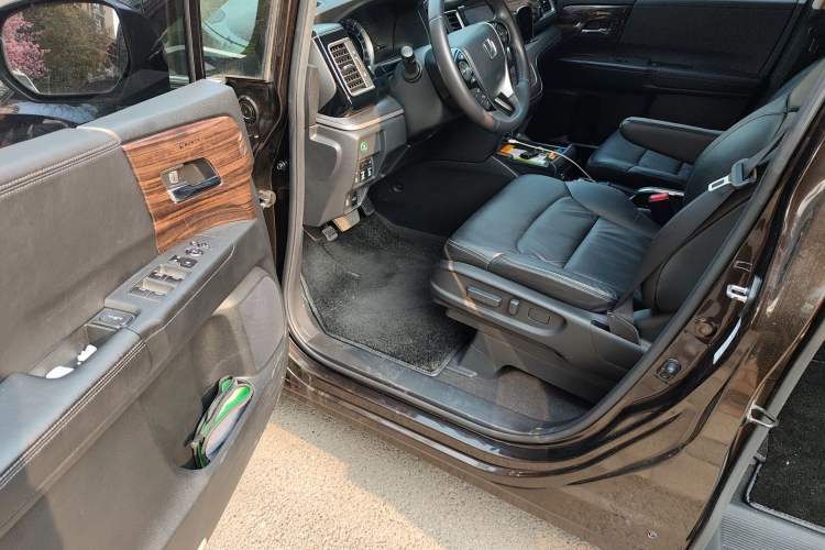 Used Honda Elysion 2016 2.4L Style Edition
