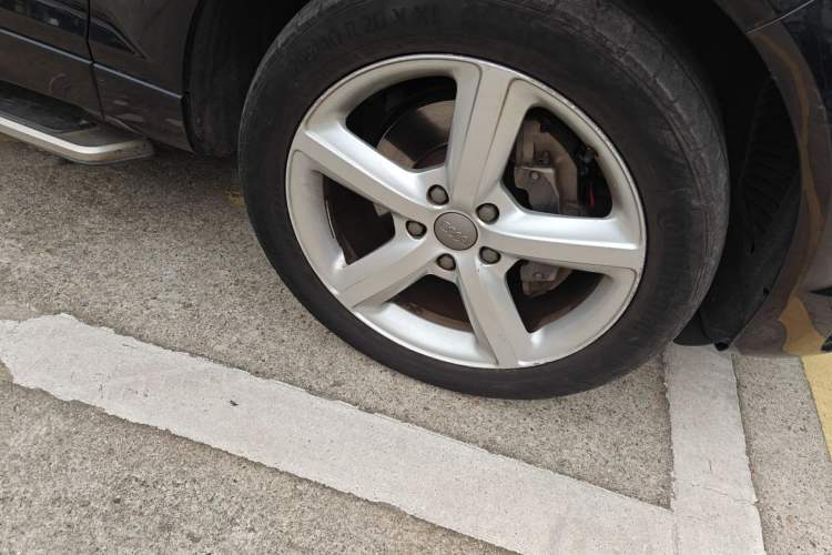 Used Audi Q7 2014 35 TDI Sport Edition Right Front Wheel Hub