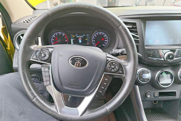 Used BYD Song 2016 GaiShi Edition 1.5TI Manual Elite Model
