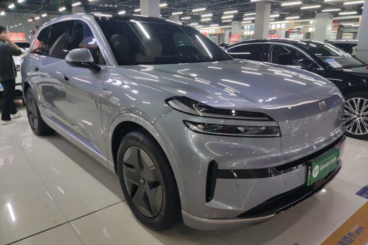 Used ONVO Luxeed L90 2025 Model—Max Six-Seater Version
