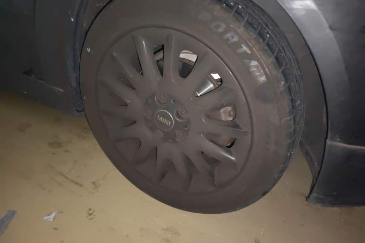 Used MINI 2018 1.5T ONE PLUS Five-Door Edition Right Front Wheel Hub
