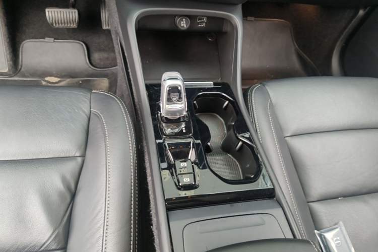Used Volvo XC40 2021 T4 Four-Wheel Drive Smart Luxury Edition Gear Lever