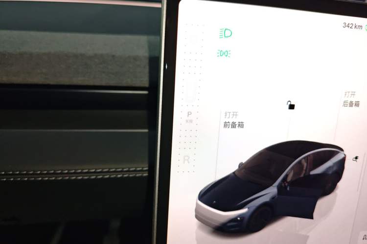 Used Tesla Model Y 2025 Long-Range All-Wheel-Drive Version
