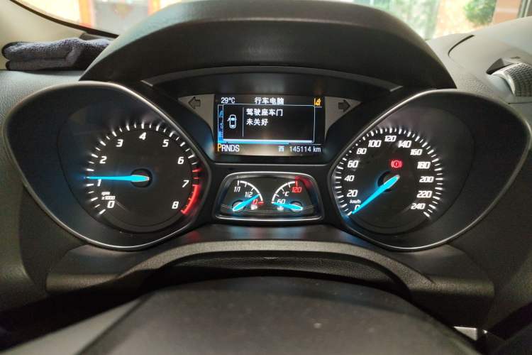 Used Ford Kuga 2015 2.0L GTDi Four-Wheel Drive Prestige Model Odometer Close Up