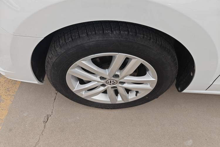 Used Volkswagen Jetta 2019 Dream Edition 1.4L Manual Fashion Version Left Front Wheel Hub