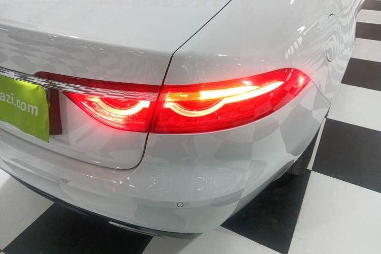 Used Jaguar XFL 2020 XFL 2.0T P200 Two-Wheel-Drive Elite Edition Right Rear Taillight