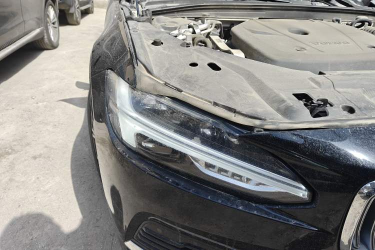 Used Volvo S90 New Energy 2022 T8 eDrive Hybrid Luxury Edition Right Front Headlight