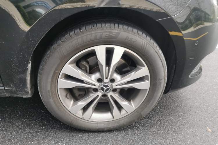 Used Mercedes-Benz V-Class 2018 V 260 Avantgarde Edition China VI Right Front Wheel Hub