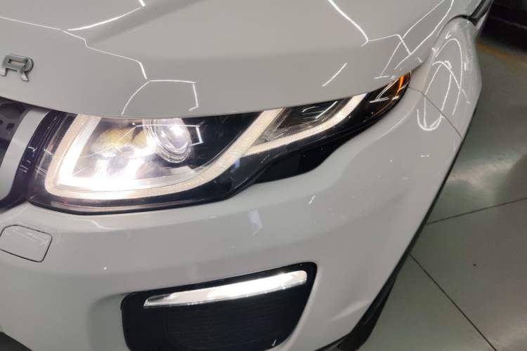 Used Land Rover Range Rover Evoque 2018 240 PS SE Smart Brilliance Edition
