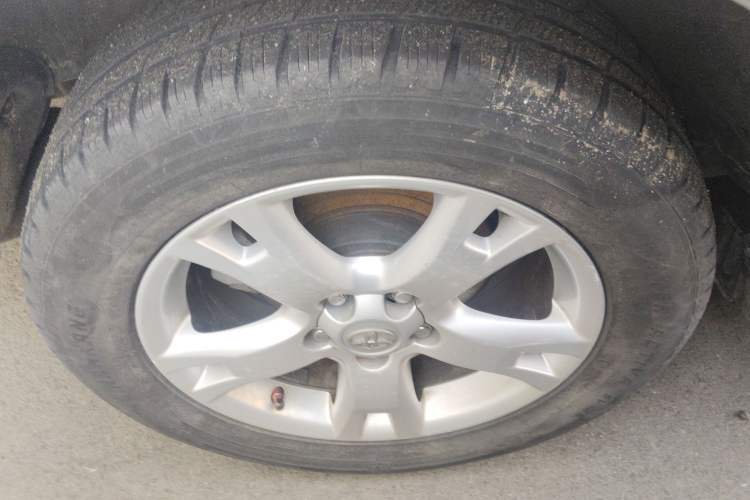 Used Toyota RAV4 2011 2.4L Automatic 4x4 Luxury Edition Right Rear Wheel Hub