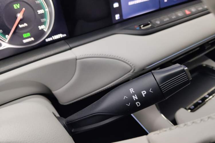 Used VOYAH FREE 2025 318 318 km Rear-Drive Touring Edition Gear Lever