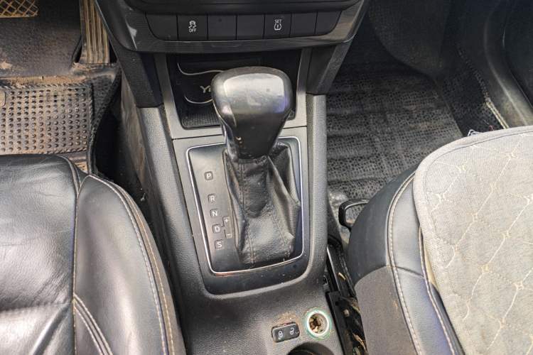 Used Skoda Yeti 2016 1.4TSI DSG Advanced Edition Gear Lever