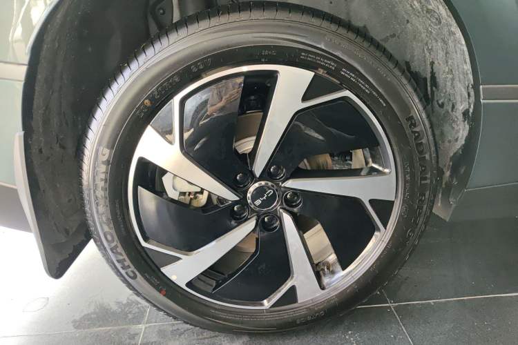 Used BYD Sealion 06 New Energy 2025 Model EV 605 Navigation Pro Edition Right Rear Wheel Hub