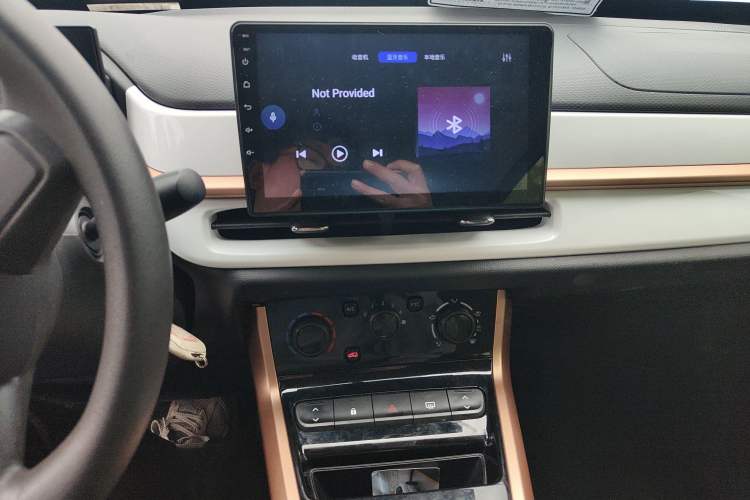 Used Dongfeng NAMMI BOX 2022 Chasing Wind Edition 331 km Standard Model Audio And AC Panel