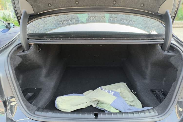 Used BMW 5 Series 2020 530Li Leading Model M Sport Package Trunk