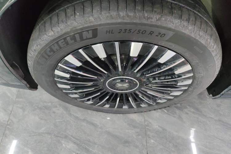 Used XPeng X9 2025 740 Ultra-Long Range Max Exterior 4