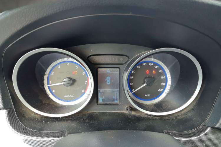 Used Soueast V5 Lingzhi 2014 1.5L Manual Luxury Model