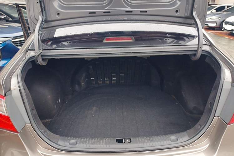 Used Hyundai Celesta 2015 1.6L Automatic Comfort Model