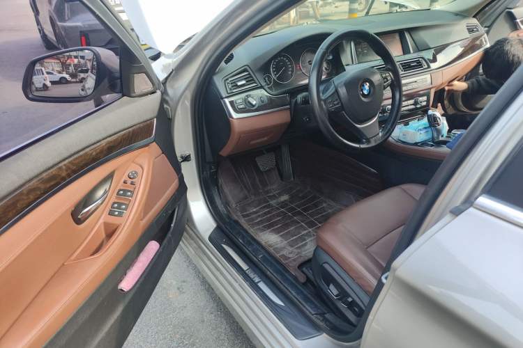 Used BMW 5 Series 2014 528Li Leading Model
