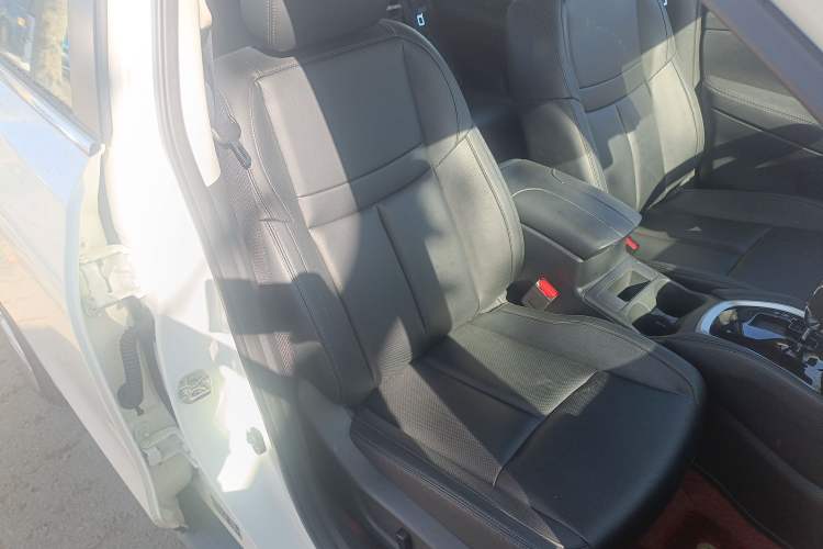 Used Nissan X-Trail 2023 Classic 2.0L Two-Wheel Drive Smart Connect Premium Edition Right Front Seat