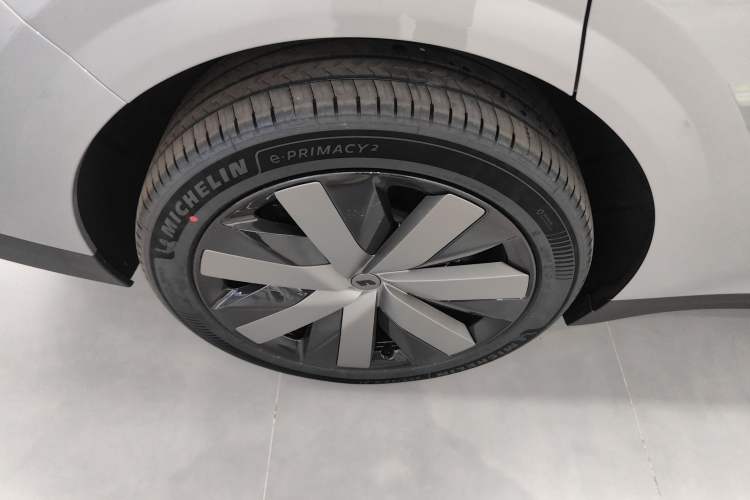 Used Li Auto Li Auto i6 2025 Model Four-Wheel-Drive Standard Type