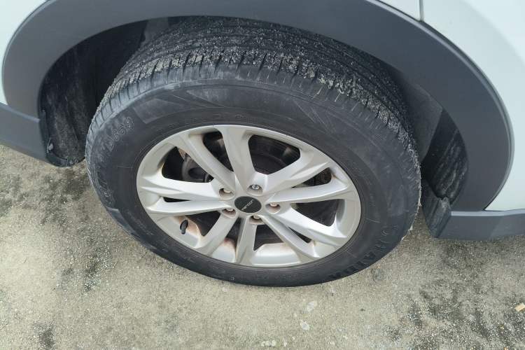 Used Dongfeng Fengon 580 2021 Revised ☆ Star Edition 1.8L Manual Elite Version Right Rear Wheel Hub
