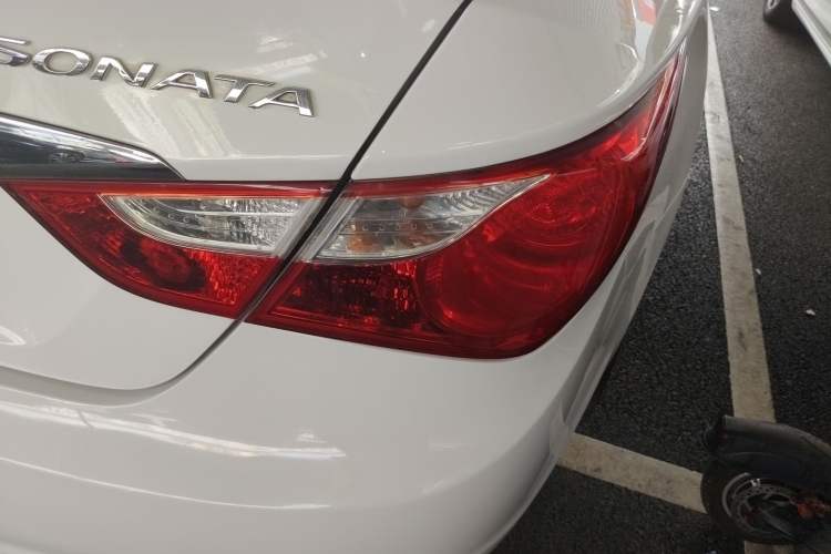 Used Hyundai Sonata 2011 2.0L Automatic Luxury Edition Right Rear Taillight