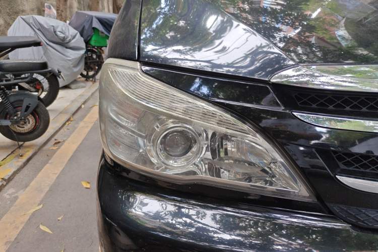 Used Jinbei Grace 2010 2.0L Ruixiang Luxury Version (Short Wheelbase) 1TR Right Front Headlight