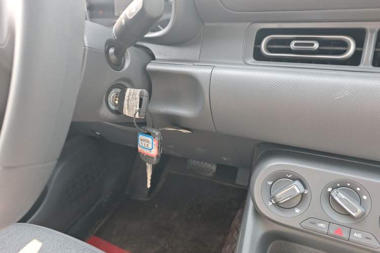 Used Wuling Hongguang New Energy 2025 Extended-Range Hybrid 50 km Standard Version