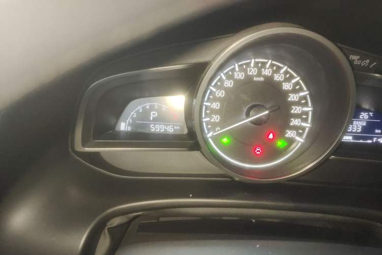 Used Mazda 3 Axela 2017 Sedan 1.5L Automatic Luxury Model China VI Standard Odometer Close Up