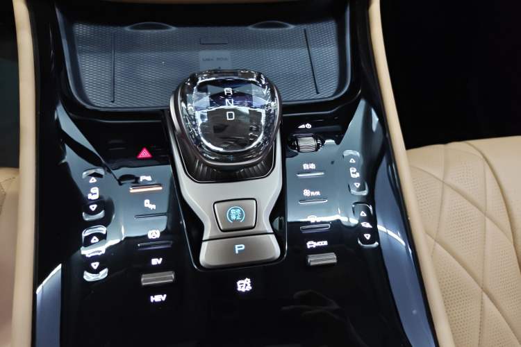 Used Denza D9 2022 DM-i 970 Four-Wheel Drive Prestige Model Gear Lever