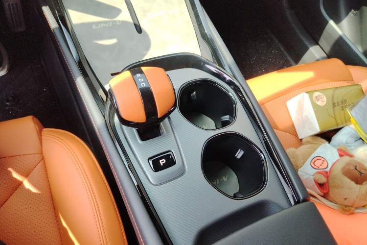 Used CHANGAN UNI-V 2025 Model Third-Generation 2.0T Dynamic Edition
