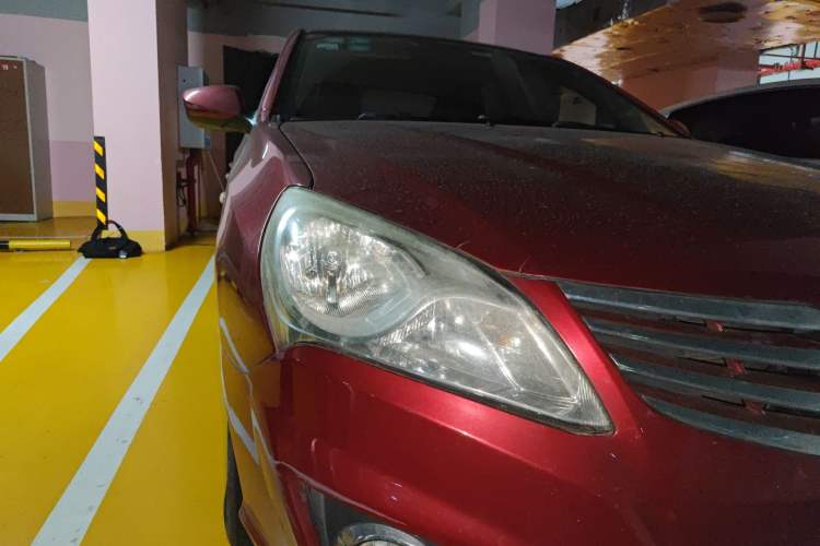 Used Hyundai Celesta 2011 1.6L Automatic Comfort Edition Right Front Headlight