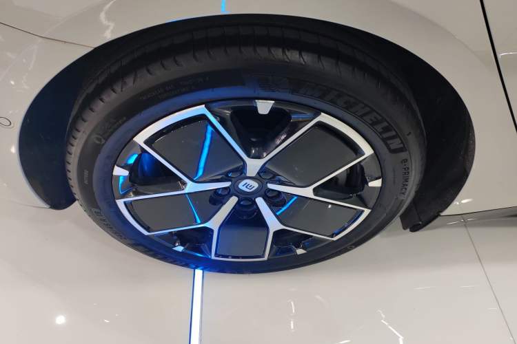 Used Xiaomi Auto SU7 2024 Rear-Drive Long-Range Intelligent Driving Version Right Rear Wheel Hub